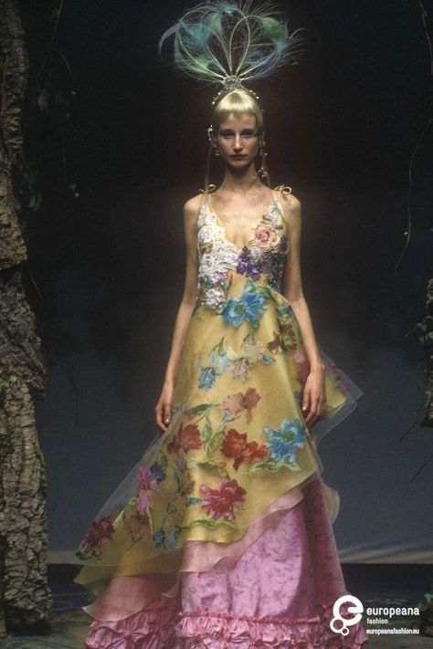 1998 Couture, Christian Lacroix Haute Couture, Hunger Games Fashion, 90s Runway Fashion, Vintage Runway, Christian Fashion, 90's Fashion, Christian Lacroix, Fantasy Fashion