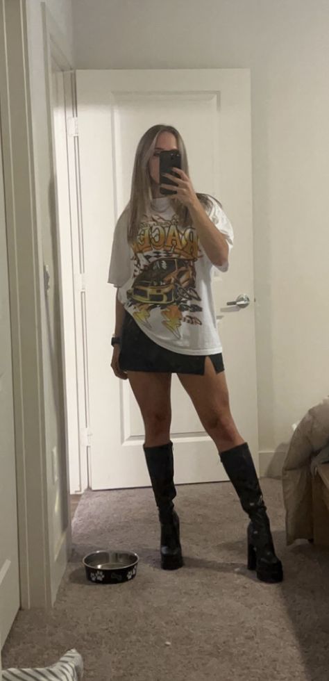 Graphic Tee And Black Skirt Outfit, Black Mini Skirt Oversized Tee, Tshirt With Mini Skirt Outfit, Big T Shirt With Skirt, Skort With Oversized Shirt, Oversized Shirt Mini Skirt Outfit, Streetwear Outfit With Skirt, Tshirt Skirt Boots Outfit, Black Mini Skirt With Tshirt