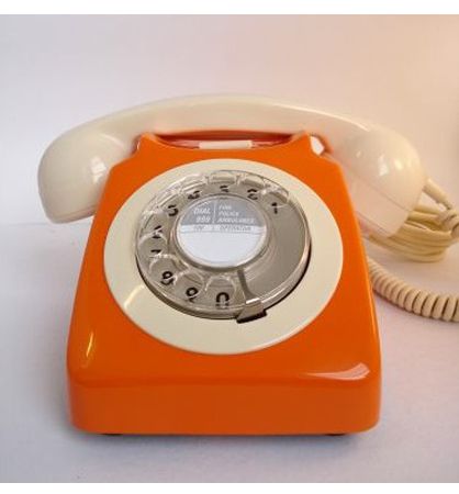 hello...you're breaking up...can you hear me now?? lol Telephone Retro, Orange Phone, Telephone Vintage, Rotary Phone, Retro Phone, Vintage Phones, Deco Retro, Vintage Telephone, Good Year