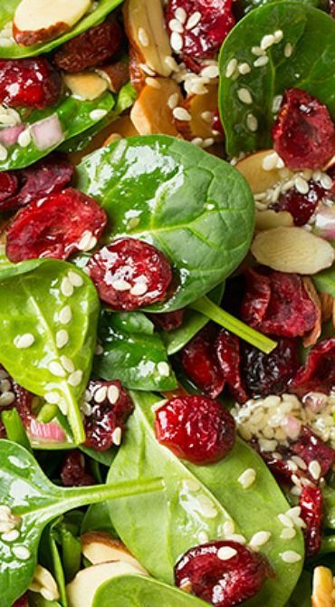 Salad Ideas Vegetarian, Vegetarian Salad Ideas, Salad With Cranberries And Almonds, Spinach Salad With Cranberries, Salad Recipes High Protein, Salad Sides, Cranberry Spinach Salad, Recipes High Protein, Salad With Cranberries