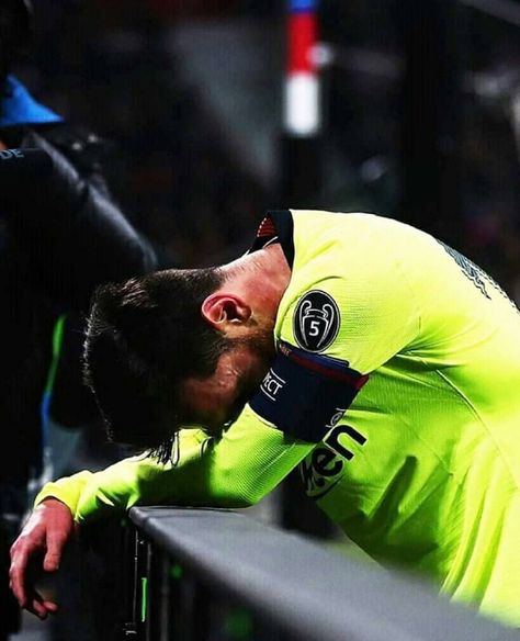 Messi Crying, Ronaldo Barcelona, Messi Pictures, Ter Stegen, Fc Barcelona Wallpapers, Lionel Messi Barcelona, Love Is Real, Barcelona Futbol Club, Fifa Football