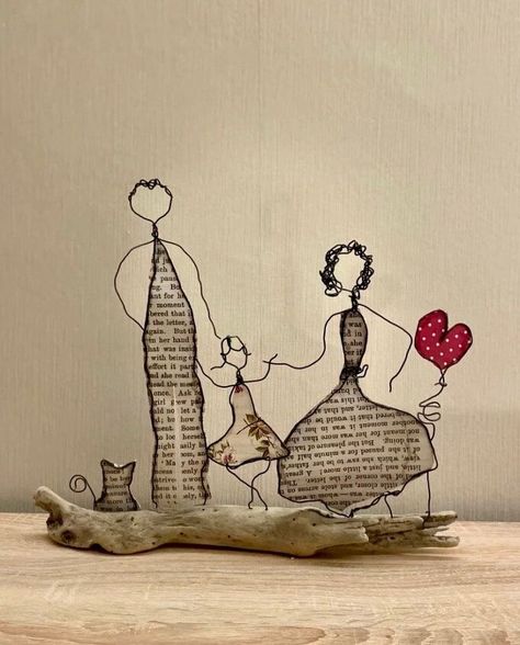 Hi you all! Today I will share with you one of my favorite projects: my wire family. Wire Sculptures, Wire Art Sculpture, Large Flower Pots, Garden Artwork, Wire Sculpture, Flower Plates, Custom Decor, Wire Crafts, Beads And Wire