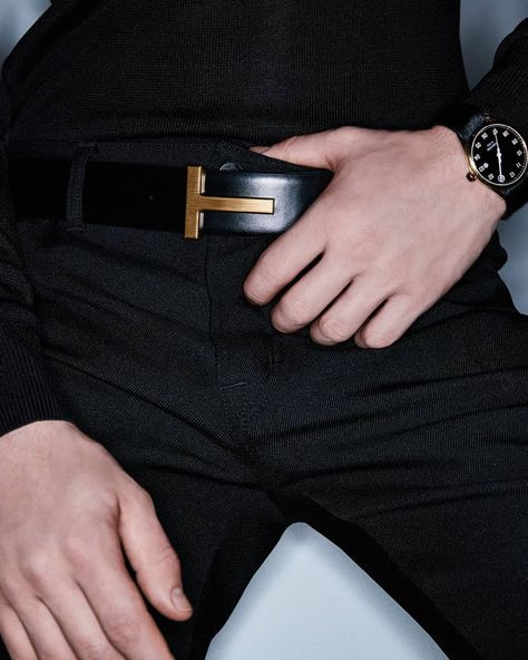 TOM FORD on Instagram: “Featuring the iconic T Belt updated with a ridge detail on the belt buckle and a modern TOM FORD 002 Timepiece. #TOMFORD #TFTIMEPIECES” Planet Fashion, Tom Ford Leather, Mens Glasses Fashion, Tom Ford Shoes, Tom Ford Men, Designer Belts, Leather Belts Men, Jewelry Images, Menswear Inspired