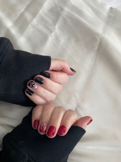 Red Blue Nails Color Combos, Red Black Short Nails, Black Red Nails Short, Goth Manicure Short, Goth Black Nails Short, Red Black Nails Short, Red And Black Flame Nails, Red Nails Men, Black And Red Nails Ideas Short