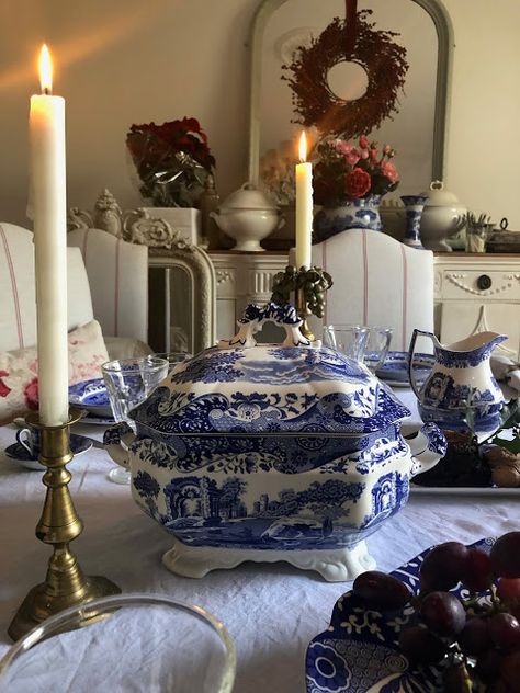 A Festive Table with SPODE's Blue Italian... | The Hill House Diaries San Francisco Apartment Decor, Hill House Vintage, Christmas England, Antique Table Setting, Spode Blue Italian, Blue And White Dishes, Vintage Table Setting, Chinoiserie Christmas, Dining Room Blue