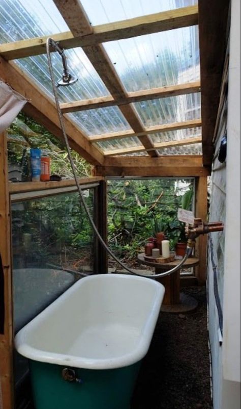 Stock Tank Tub Outdoor, Outdoor Bathtub On Deck, Small Bathhouse Ideas, Bathtub In Greenhouse, Off Grid Bathtub, Greenhouse Bathtub, Hot Tub Greenhouse, Bathroom Greenhouse, Outside Tub