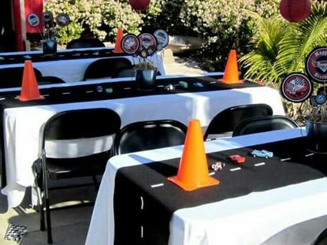 Dirtbike Birthday Party, Mcqueen Party, Auto Party, Pixar Cars Birthday, Pixar Party, Bike Birthday Parties, Dirt Bike Party, Dirt Bike Birthday, Hotwheels Birthday Party