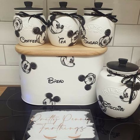 Mickey Mouse Kitchen Ideas, Disney Kitchen Theme, Disney Themed Kitchen, Mickey Mouse Kitchen Decor, Disney Kitchen Ideas, Mickey And Minnie Kitchen, Disney Kitchens, Mickey Mouse Gift Ideas, Mickey Mouse Home Decor