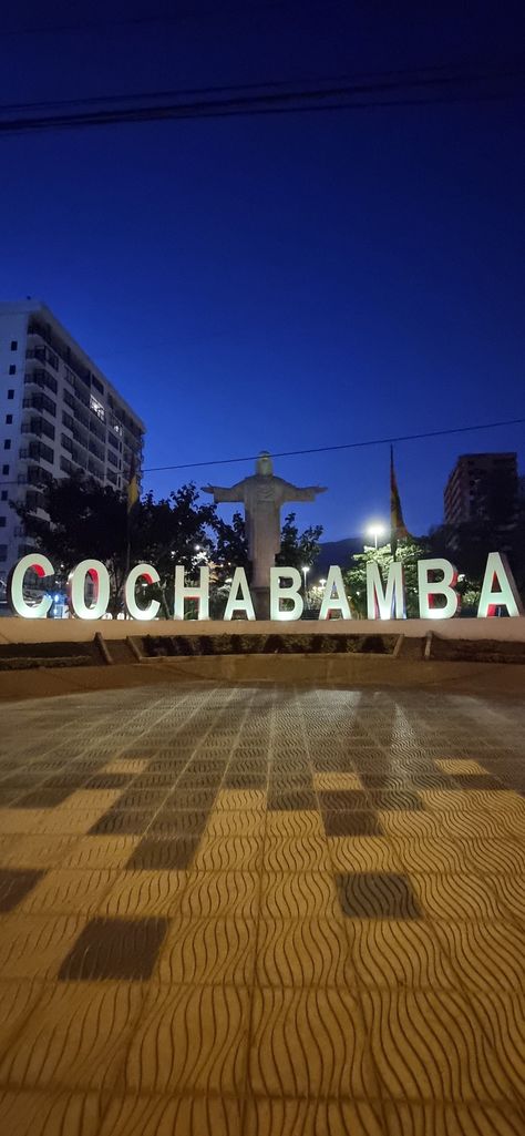 Caminando por la hermosa ciudad de cochabamba bolivia Bolivia Aesthetic, Copacabana Bolivia, Stand Feria, Bolivia Travel, Shirt Design Inspiration, Bolivia, South America, Guatemala, Places To Travel