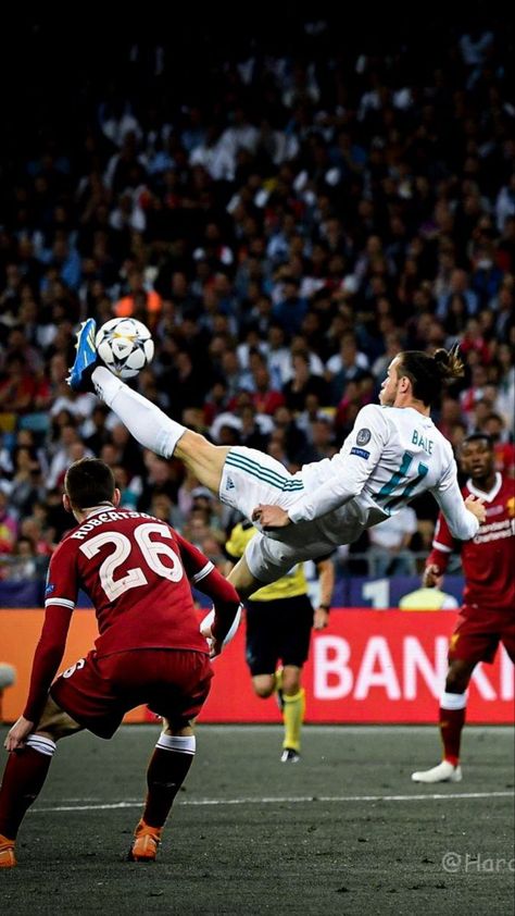 Bale Bicycle Kick, Gareth Bale Wallpapers, Bale Gareth, Bale Real, Real Madrid Pictures, Lionel Messi Posters, Real Madrid Photos, Real Madrid Football Club, Messi Poster