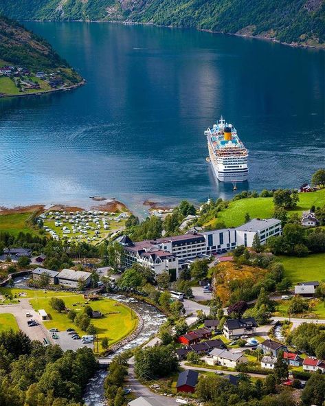 Geiranger fjord, Norway - Fatti narrati realmente accaduti Geiranger Norway, Fjord Norway, Scandinavian Country, Viking Ships, European Bucket List, Engineering Activities, Scandinavian Countries, Viking Ship, Norway Travel