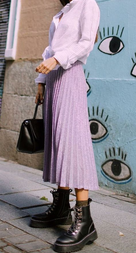 Love this purple pleated skirt paired with doc martens. It is a feminine yet 90s grunge look. #90s #grunge #pleats Purple Pleated Skirt Outfit, Long Pleated Skirt Outfit, White Doc Martens Outfit, Outfit Pleated Skirt, Purple Skirt Outfit, Doc Martens Outfit Summer, Long Purple Skirt, Plus Size Festival Outfit, Purple Pleated Skirt