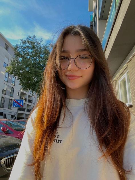 Round Glasses Aesthetic Girl, Cass Holmes, Brunette Girl With Glasses, Glasses Brown Hair, Girl With Light Brown Hair, Long Hair Selfie, Brown Hair Glasses, Brown Hair Korean, Red Hair And Glasses