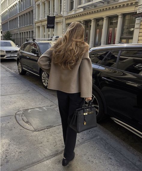 Birkin Bag Aesthetic, Loafers Aesthetic, Winter Fashion Inspiration, Winter Ootd, Girl Hairstyle, Inspiration For Women, Ootd Winter, Bag Aesthetic, Style Inspiration Winter