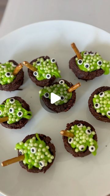 Megan Brown on Instagram: "Spooky witches cauldron brownie bites 👻🧙‍♀️ I was actually shocked how easy these were to make and how cute they turned out. They were the perfect bite size Halloween treat for the kids 🎃
-
-
-
#easyhalloweenideas #halloweenbaking #halloweensnacks #halloweenpartyfood #halloweennight #falldesserts #spookyseason #halloween #halloweendesserts #countdowntohalloween" Spooky Halloween Desserts Easy, Halloween Ghost Brownies, Halloween Brownies Spooky, Spooky Halloween Desserts, Halloween Brownies, Halloween Party Planning, Megan Brown, Baked Sweets, Mini Brownies