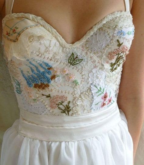 Bridal Bustier, Robes Vintage, Fable Dresses, Formal Dresses For Weddings, Vintage Inspired Dresses, Dress Boho, Vintage Embroidery, Bustiers, Embroidery Dress