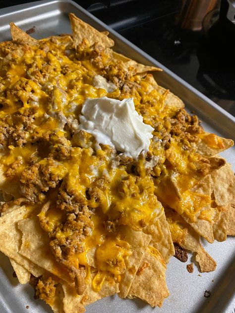 Ground Chicken Nachos, Buffalo Nachos, Dessert Boards, Buffalo Chicken Nachos, Chicken Nachos Recipe, Buffalo Chicken Recipes, Comfort Dinner, Ground Chicken Recipes, Chicken Nachos