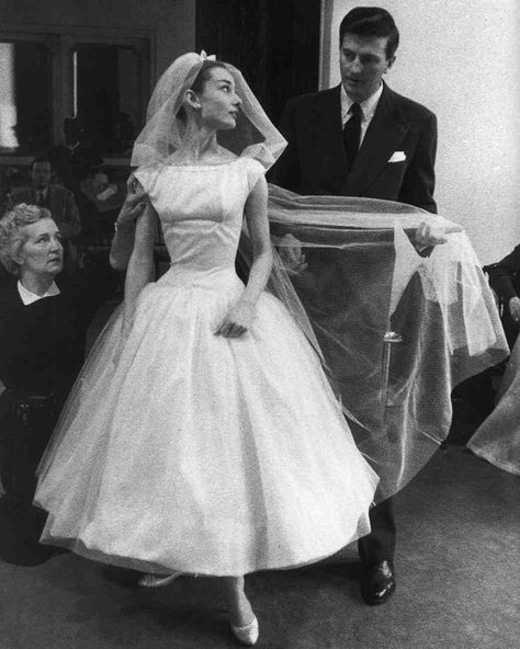 Funny Face Wedding Dress, Funny Face Audrey Hepburn, Funny Face Audrey, Audrey Hepburn Wedding, Movie Wedding Dresses, Aubrey Hepburn, Givenchy Dress, Wedding Dress Alterations, Iconic Weddings