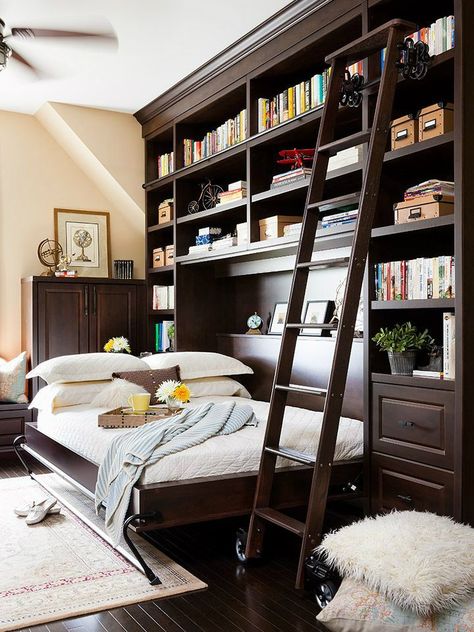 The room is horizontal. the bookshelf, ladder and the bed make the wall seem longer. Murphy Bed Ikea, Modern Murphy Beds, Murphy Bed Diy, Murphy Bed Plans, Office Guest Room, Guest Room Office, Murphy Beds, Wall Bed, Spare Bedroom