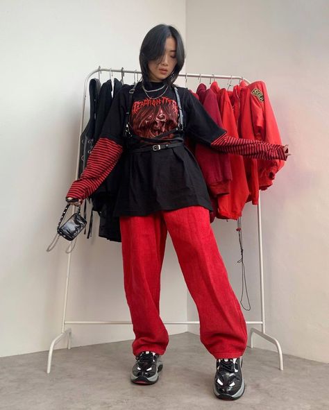 Red Baggy Outfit, Monochromatic Outfit Red, Red And Black Outfit Ideas, College Outfits Uk, Tomboy Outfits Cute, Red Black Outfit, Streetwear Lookbook, Red And Black Outfits, Outfits For Boys