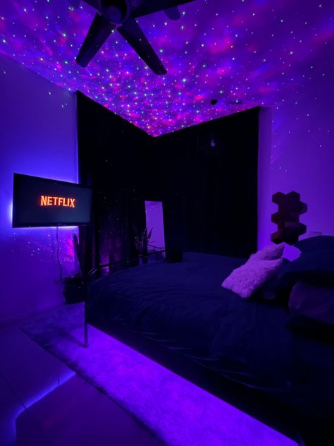 Black Lights Bedroom, Dark Room Aesthetic, Led Lights Bedroom Aesthetic, Black Light Room, Purple Bedroom Decor, Neon Bedroom, Led Lighting Bedroom, Galaxy Lights, Dark Bedroom