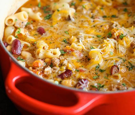 12 One Pot Recipes You’ll Want to Make Every Night One Pot Chili Mac And Cheese, Mac And Cheese Chili, Mac N Cheese Soup, One Pot Chili Mac, Damn Delicious Recipes, One Pot Chili, Chili Burger, Food Fall, Cheese Table