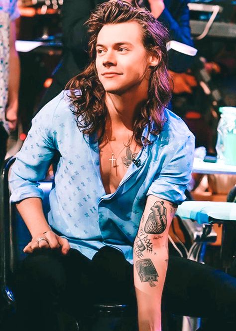 Harry Styles Long Hair, Zayn Malik Hairstyle, Long Hair Harry, Harry Styles Tattoos, Harry Style, Harry Styles Imagines, Haikou, The Late Late Show, Harry Styles Cute