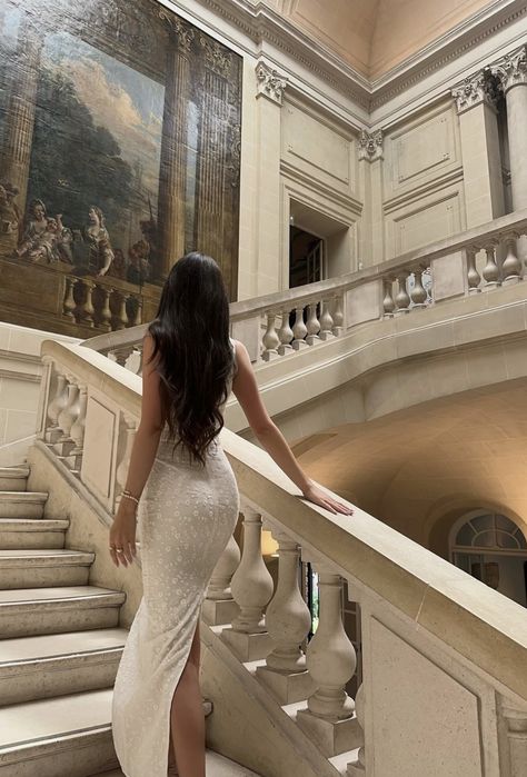 Amara Rossi, Brunette Aesthetic, Foto Poses, Brunette Girl, Dream Lifestyle, Old Money Aesthetic, Glam Dresses, Summer Pictures, Story Instagram