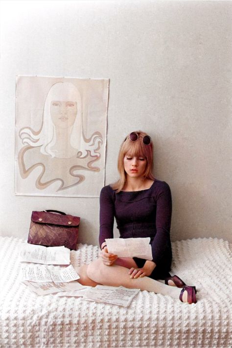 Sylvie Vartan 60s Sylvie Vartan 60s, Vartan Sylvie, Black Cat Aesthetic, Pattie Boyd, French New Wave, Anna Karina, Sylvie Vartan, Swinging Sixties, Paris Mode