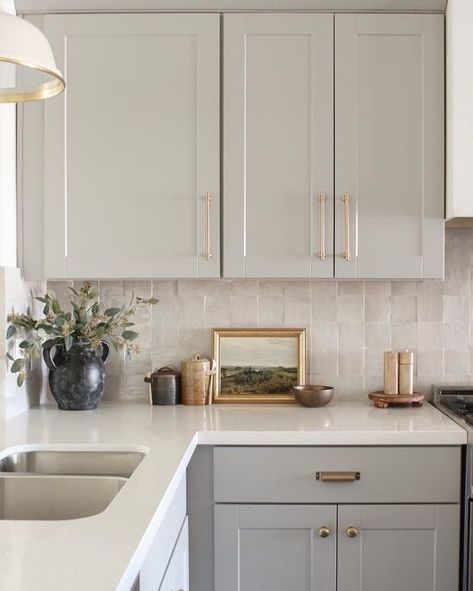 Backsplash With Gray Cabinet, Calm Aesthetic Home, Lakeview House, Backsplash Trends, Kitchen Backsplash Trends, Kitchen 2023, Ohio House, Mom Kitchen, Neutral Kitchen