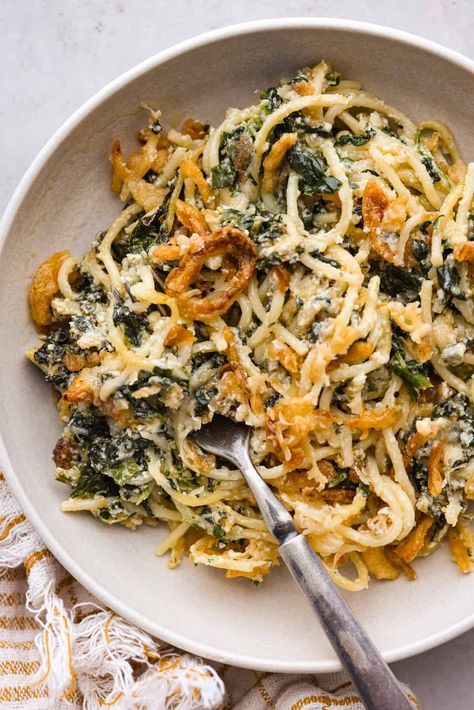 You will love the tasty flavors in this Monterey spaghetti! Tender spaghetti baked in a cheesy mixture and loaded with spinach and crispy fried onions. It's a surprisingly delicious combination of flavors and an easy weeknight dinner! Monterey Spaghetti Taste Of Home, Monterey Spaghetti, Spaghetti Spinach, Mafalda Pasta, Spaghetti Baked, Crispy Fried Onions, Spring Pasta, The Recipe Critic, Recipe Critic