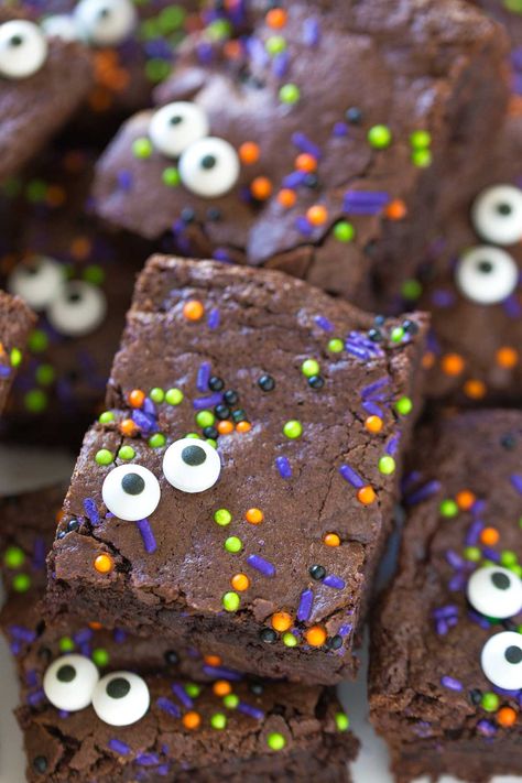 Dairy Free Halloween Dessert, Chocolate Halloween Desserts, Brownies Dairy Free, Muffin Halloween, Dairy Free Halloween, Olive Oil Brownies, Oil Brownies, Biscuits Halloween, Brownie Vegan