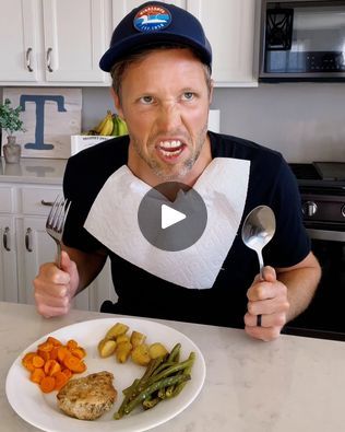 22M views · 50K reactions | Serving Food To The Oldest, Youngest & Middle Child 😊😠🤪 | Serving food to your oldest, your youngest and your middle child 🤪😠 | By FOODbible | Facebook Oldest Middle Youngest, Middle Child, Serving Food, The Middle, Old Things, Funny, Quick Saves