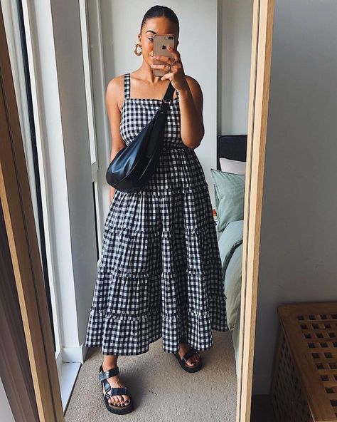 Albaray on Instagram: “🖤🤍 @sashamomentxo wearing the tiered gingham dress 🖤🤍 We have limited sizes left in the black but also comes in blue 💙 #albaraymyway…” Mode Boho, Looks Street Style, New Rock, Gingham Dress, Looks Style, Lookbook Outfits, Looks Vintage, Spring Summer Outfits, Outfits Casuales