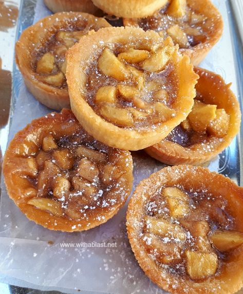 Toffee Tarts, Apple Tartlets Recipe, Gluten Free Fruit Tart, Apple Tartlets, Cheesecake Apple, Mini Tartlets, Raisin Bread Pudding, Lemon Cupcake Recipe, Finger Desserts