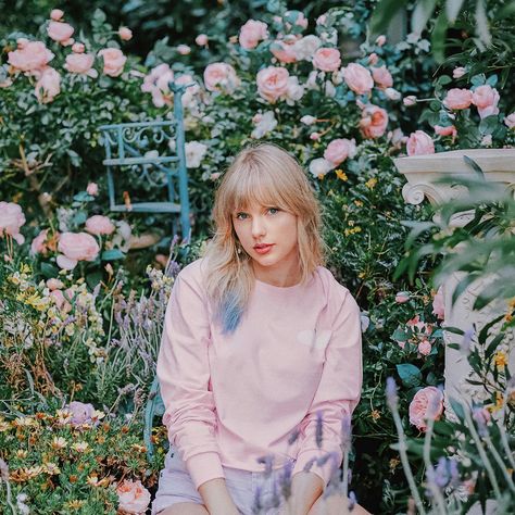 Taylor Swift Photoshoot, Taylor Swift Fotos, Miss Americana, Lovers Photos, Taylor Swift Cute, Estilo Taylor Swift, All About Taylor Swift, Swift Photo, Taylor Swift Album