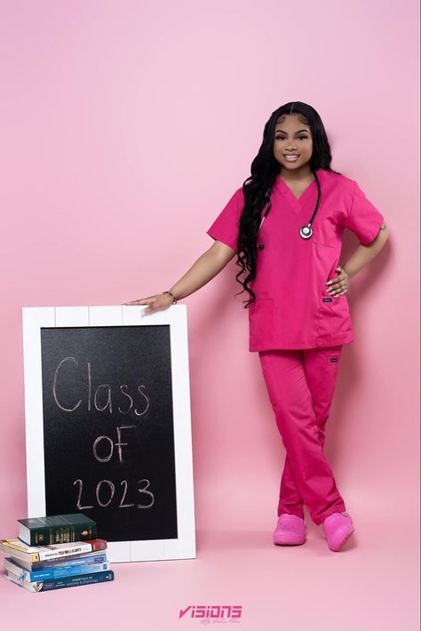 Senior Portraits Ideas Black Women, Senior Head Outfits, Cosmetology Photoshoot Ideas Senior Pictures, Cma Photoshoot, Nurses Photoshoot, Cna Graduation Pictures, Career Photoshoot Ideas, Senior Heads Ideas, Senior Heads Outfits