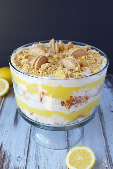 Light Christmas Dessert Recipes, Light Christmas Dessert, Lemon Curd Cookies Recipe, Lemon Trifle, Oreo Trifle, Corn Cakes Recipe, Lemon Desserts Easy, Easy Lemon Curd, Trifle Desserts