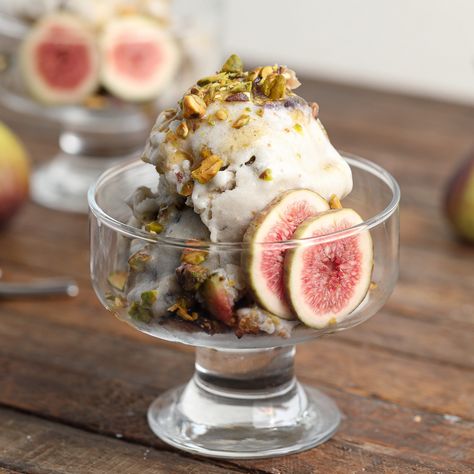 Pistachio Ice Cream Recipe, Fig Pistachio, The Salty Cooker, Ice Cream Plating, Blender Ice Cream, Holiday Ice Cream, Roasted Figs, Honey Ice Cream, Fine Dining Desserts