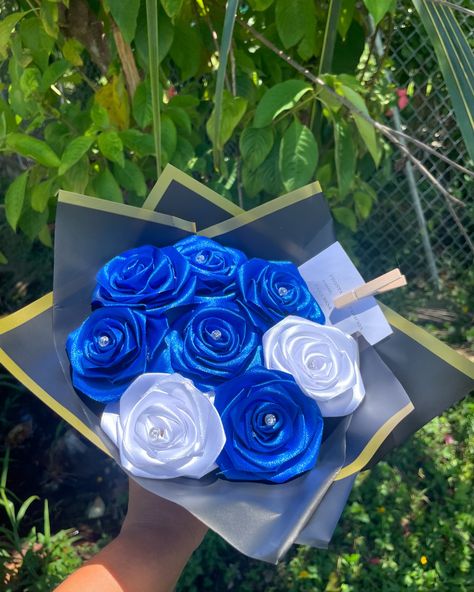 Mini Ramos de 8 rosas 💙🍄 Mi trabajo es realizado 100% a mano Realizo envíos a todo Panamá 🇵🇦 y recibo pagos por yappy y transferencia💵 📲Escríbeme para obtener más información y realizar tu pedido al DM o al 6666-0307.🤗 Mini Ramos, Ramo Ideas, Color