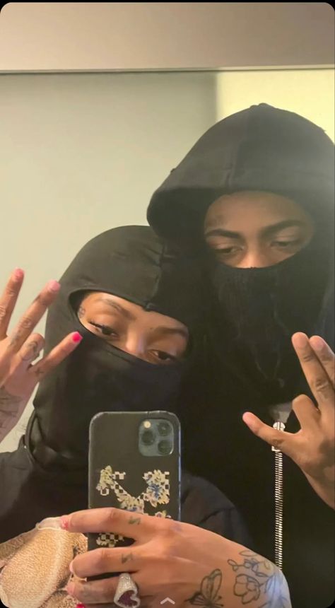 Couples In Ski Masks, Ski Mask Couple Pictures, Ski Mask Couple Aesthetic, Ski Mask Couple, Mask Couple, Couple Camping, Mask Guy, Car Poses, Mask Pictures