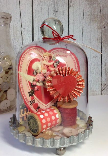 Vintage Valentines day decor ideas and tips for styling a Valentines Day cloche. www.diybeautify.com #vintage #Valentines #cloche