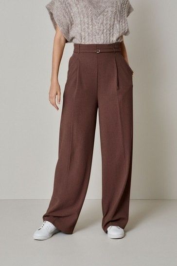 Brown Wide Leg Trousers Outfit, Leg Trousers Outfit, Brown Trousers Outfit, Wide Leg Trousers Outfit, Cute College Outfits, Trousers Outfit, Trouser Outfit, 70s Inspired Fashion, Ideal Wardrobe