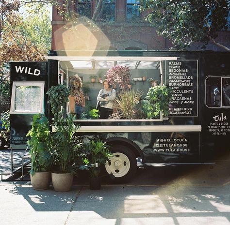 The Plant Doctors Are In: Welcome to Tula House, Brooklyn's Mobile Greenhouse Mobile Plant Truck, Plant Truck Business, House Plant Business, Plant Business Ideas, Mobile Plant Shop, Mobile Flower Shop, Mobile Greenhouse, Plant Truck, Flower Trucks