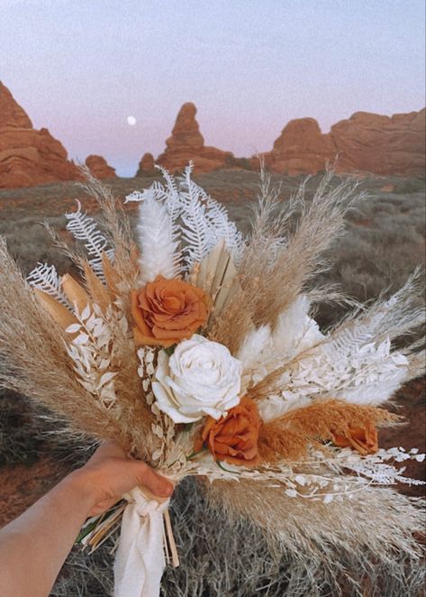 Outside Wedding Aisle Ideas Rustic, Western Boho Wedding Boquet, Western Boho Floral Arrangements, Boho Terracotta Wedding Groomsmen, Orange Western Wedding, Western Wedding Flowers Bridal Bouquets, Western Bridesmaid Bouquet, Terracotta Western Wedding, Western Flower Bouquet