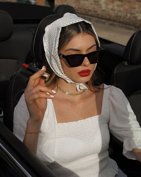 Black Glasses Outfit, Red Lipstick Outfit, Holding Lipstick, Indie Sunglasses, Scarf Aesthetic, Glasses Outfit, From Russia With Love, Ideas For Instagram, Sunglasses Outfit