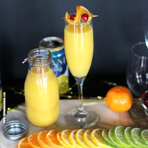 Skinny Mimosa Mocktail recipe- I am totally serving these at the baby shower I am hosting! Non Alcoholic Recipes, Glowing Drinks, Virgin Mimosa, Mimosa Mocktail, Bridal Shower Drinks, Stroller Strides, Virgin Drinks, Low Calorie Cocktails, Kid Friendly Drinks