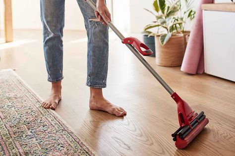 DIY floor cleaner recipe that will give you a streak-free finish Floor Cleaner Recipes, Floor Cleaning Hacks, Diy Floor Cleaner, Ceramic Tile Floors, Floor Cleaning Solution, Diy Cleaning Solution, Cleaner Recipes, Tiktok Star, From Tiktok