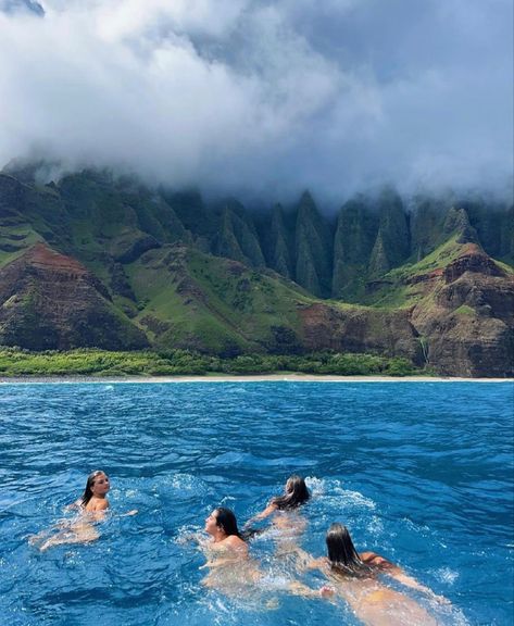 Senior Trip, Hawaii Luau, Hawaii Life, Destination Voyage, Island Vibes, Boat Tours, Hawaii Travel, Travel Inspo, Beach Vibe