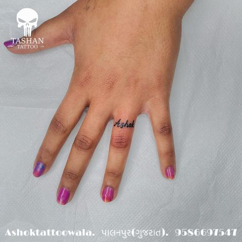 Name Tattoo In Finger, Name Tattoo On Finger For Women, Finger Name Tattoo Wedding Ring, Name Tattoos On Fingers For Women, Name Tattoos On Ring Finger, Finger Name Tattoos For Women, Name On Ring Finger Tattoo, Tattoos For Husband Name, Finger Name Tattoo